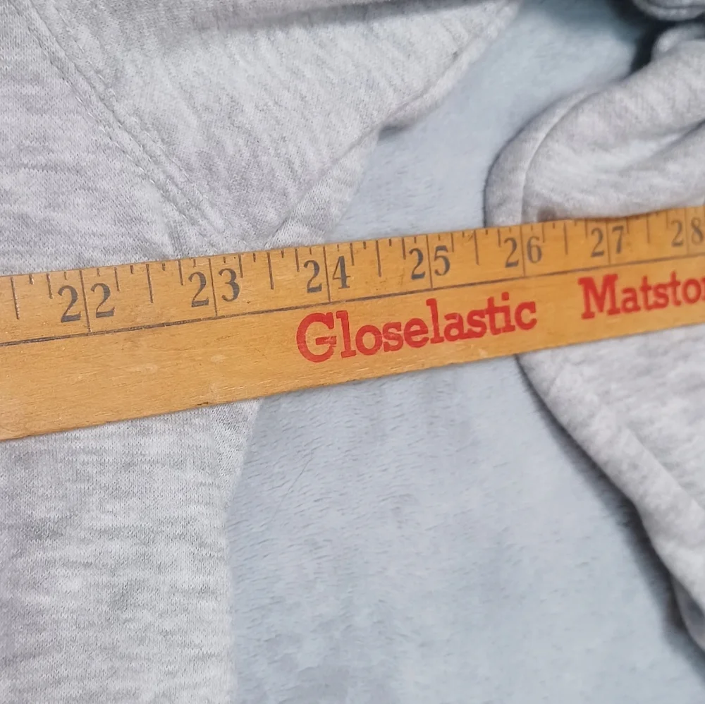 H&M Friends TV Show Logo Unisex Gray Sweatshirt Size Medium Cozy Cotton Blend - Picture 8 of 9